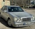 Сірий Мерседес Е-Клас, об'ємом двигуна 3.2 л та пробігом 270 тис. км за 1900 $, фото 1 на Automoto.ua