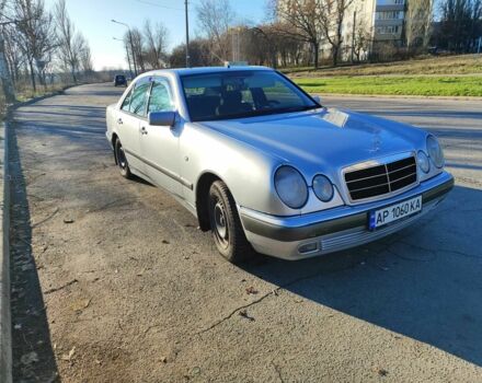 Серый Мерседес Е-Класс, объемом двигателя 2 л и пробегом 440 тыс. км за 3300 $, фото 6 на Automoto.ua