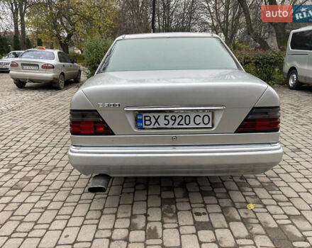 Серый Мерседес Е-Класс, объемом двигателя 3 л и пробегом 400 тыс. км за 3300 $, фото 5 на Automoto.ua