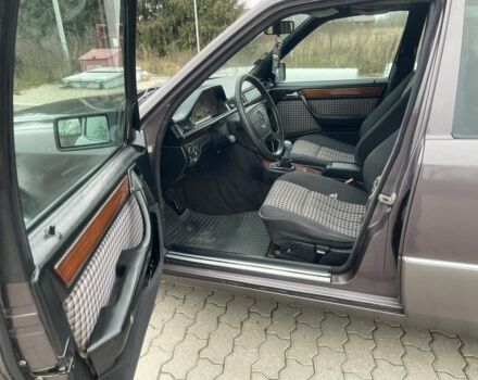 Серый Мерседес Е-Класс, объемом двигателя 2 л и пробегом 700 тыс. км за 1000 $, фото 10 на Automoto.ua