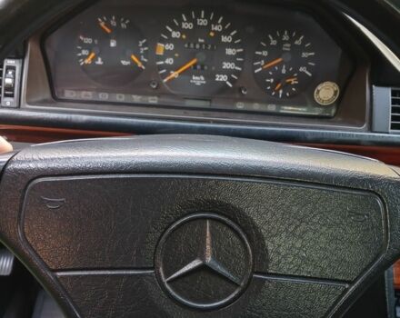 Серый Мерседес Е-Класс, объемом двигателя 3 л и пробегом 460 тыс. км за 3500 $, фото 2 на Automoto.ua