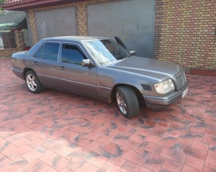 Серый Мерседес Е-Класс, объемом двигателя 3 л и пробегом 460 тыс. км за 3500 $, фото 1 на Automoto.ua