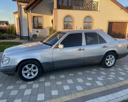 Серый Мерседес Е-Класс, объемом двигателя 2.5 л и пробегом 465 тыс. км за 3500 $, фото 2 на Automoto.ua