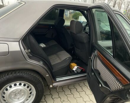 Серый Мерседес Е-Класс, объемом двигателя 2 л и пробегом 700 тыс. км за 1000 $, фото 15 на Automoto.ua