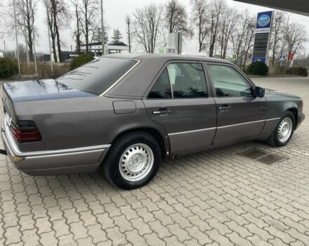 Серый Мерседес Е-Класс, объемом двигателя 2 л и пробегом 700 тыс. км за 1000 $, фото 7 на Automoto.ua