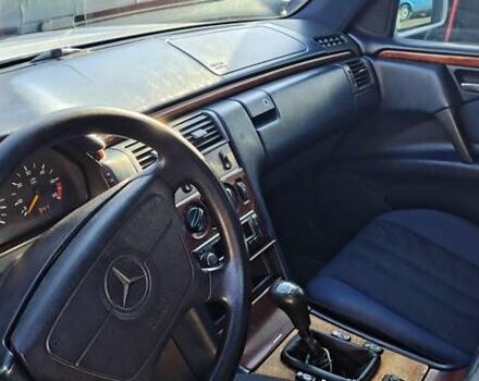 Сірий Мерседес Е-Клас, об'ємом двигуна 2.16 л та пробігом 423 тис. км за 3250 $, фото 10 на Automoto.ua