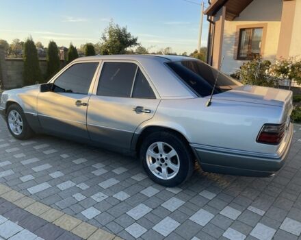 Серый Мерседес Е-Класс, объемом двигателя 2.5 л и пробегом 465 тыс. км за 3500 $, фото 3 на Automoto.ua