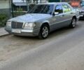 Серый Мерседес Е-Класс, объемом двигателя 2.5 л и пробегом 400 тыс. км за 3300 $, фото 1 на Automoto.ua