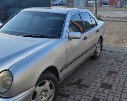 Сірий Мерседес Е-Клас, об'ємом двигуна 2.16 л та пробігом 423 тис. км за 3250 $, фото 2 на Automoto.ua