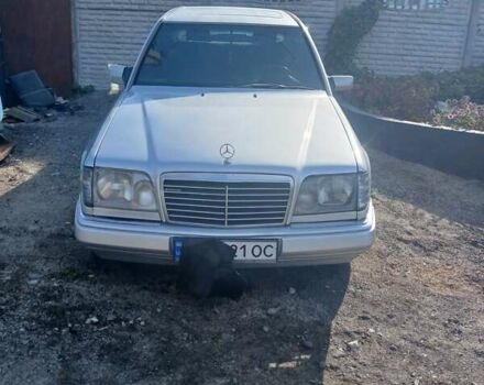 Сірий Мерседес Е-Клас, об'ємом двигуна 2 л та пробігом 460 тис. км за 3300 $, фото 2 на Automoto.ua