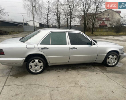 Серый Мерседес Е-Класс, объемом двигателя 3 л и пробегом 400 тыс. км за 3000 $, фото 7 на Automoto.ua