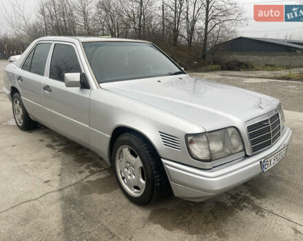 Серый Мерседес Е-Класс, объемом двигателя 3 л и пробегом 400 тыс. км за 3000 $, фото 9 на Automoto.ua