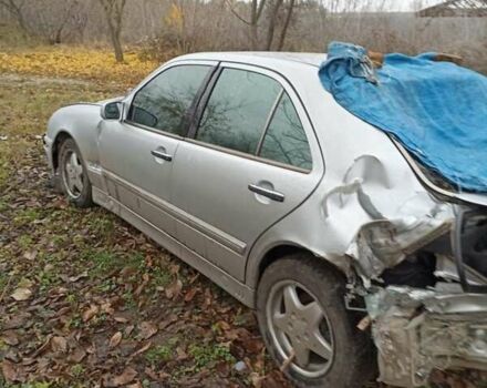 Серый Мерседес Е-Класс, объемом двигателя 2.3 л и пробегом 338 тыс. км за 1599 $, фото 3 на Automoto.ua