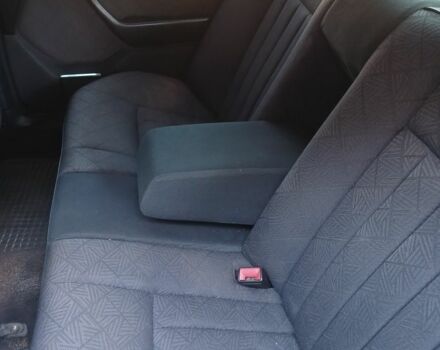 Серый Мерседес Е-Класс, объемом двигателя 3 л и пробегом 460 тыс. км за 3500 $, фото 3 на Automoto.ua