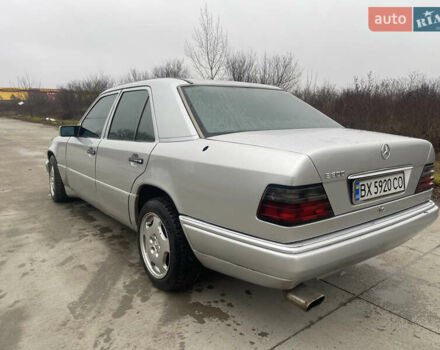 Серый Мерседес Е-Класс, объемом двигателя 3 л и пробегом 400 тыс. км за 3000 $, фото 3 на Automoto.ua