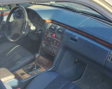 Сірий Мерседес Е-Клас, об'ємом двигуна 2.16 л та пробігом 423 тис. км за 3250 $, фото 7 на Automoto.ua