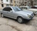 Сірий Мерседес Е-Клас, об'ємом двигуна 2 л та пробігом 400 тис. км за 1000 $, фото 3 на Automoto.ua