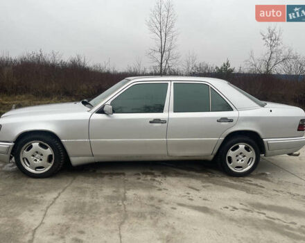 Серый Мерседес Е-Класс, объемом двигателя 3 л и пробегом 400 тыс. км за 3000 $, фото 2 на Automoto.ua