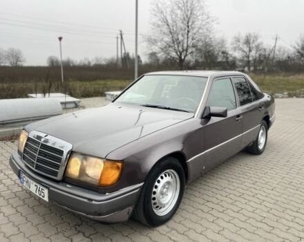 Серый Мерседес Е-Класс, объемом двигателя 2 л и пробегом 700 тыс. км за 1000 $, фото 1 на Automoto.ua