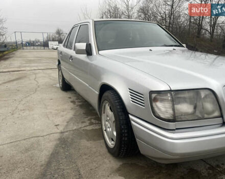 Серый Мерседес Е-Класс, объемом двигателя 3 л и пробегом 400 тыс. км за 3000 $, фото 10 на Automoto.ua