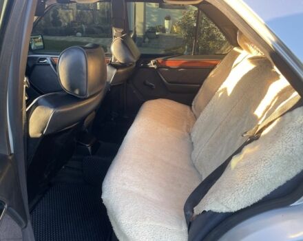 Серый Мерседес Е-Класс, объемом двигателя 2.5 л и пробегом 465 тыс. км за 3500 $, фото 11 на Automoto.ua