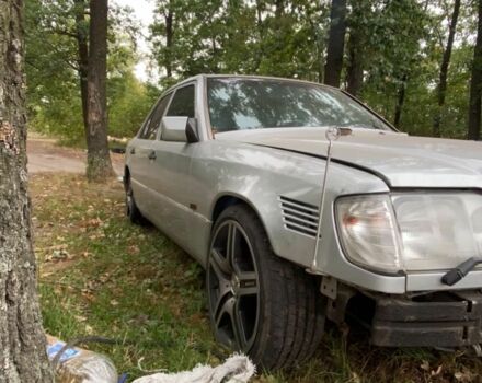 Сірий Мерседес Е-Клас, об'ємом двигуна 2.5 л та пробігом 409 тис. км за 2911 $, фото 4 на Automoto.ua