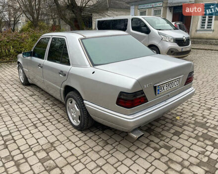 Серый Мерседес Е-Класс, объемом двигателя 3 л и пробегом 400 тыс. км за 3300 $, фото 4 на Automoto.ua