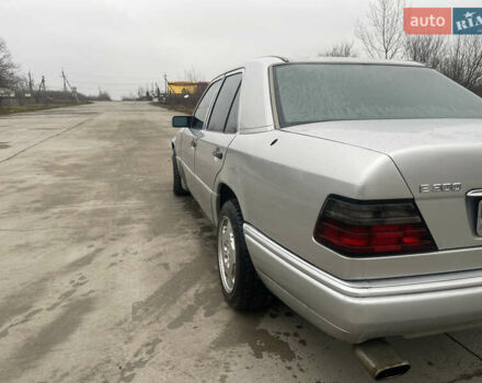 Серый Мерседес Е-Класс, объемом двигателя 3 л и пробегом 400 тыс. км за 3000 $, фото 4 на Automoto.ua