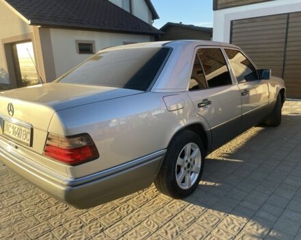 Серый Мерседес Е-Класс, объемом двигателя 2.5 л и пробегом 465 тыс. км за 3500 $, фото 5 на Automoto.ua