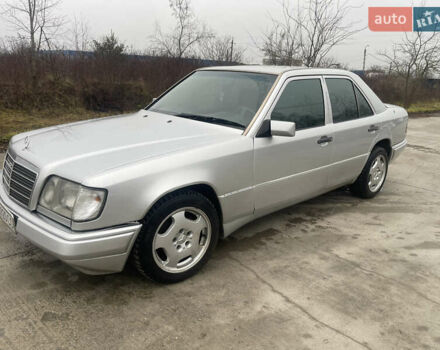 Серый Мерседес Е-Класс, объемом двигателя 3 л и пробегом 400 тыс. км за 3000 $, фото 1 на Automoto.ua