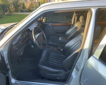 Серый Мерседес Е-Класс, объемом двигателя 2.5 л и пробегом 465 тыс. км за 3500 $, фото 9 на Automoto.ua