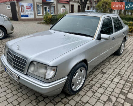 Серый Мерседес Е-Класс, объемом двигателя 3 л и пробегом 400 тыс. км за 3300 $, фото 1 на Automoto.ua