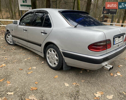 Серый Мерседес Е-Класс, объемом двигателя 2 л и пробегом 450 тыс. км за 2999 $, фото 7 на Automoto.ua