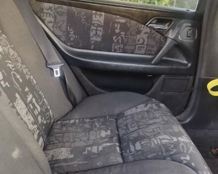 Серый Мерседес Е-Класс, объемом двигателя 2 л и пробегом 450 тыс. км за 3200 $, фото 8 на Automoto.ua