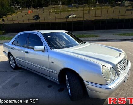 Серый Мерседес Е-Класс, объемом двигателя 3.2 л и пробегом 0 тыс. км за 4000 $, фото 2 на Automoto.ua