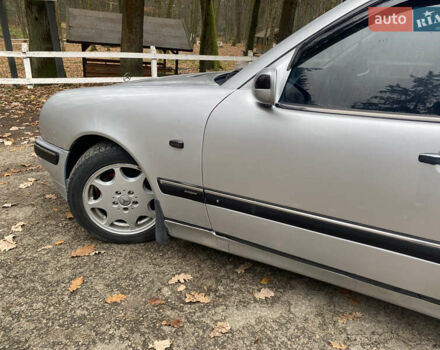 Серый Мерседес Е-Класс, объемом двигателя 2 л и пробегом 450 тыс. км за 2999 $, фото 8 на Automoto.ua