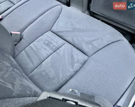 Сірий Мерседес Е-Клас, об'ємом двигуна 2 л та пробігом 75 тис. км за 15300 $, фото 73 на Automoto.ua