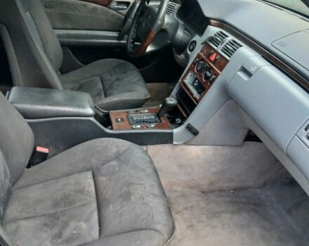 Сірий Мерседес Е-Клас, об'ємом двигуна 2.3 л та пробігом 350 тис. км за 3000 $, фото 5 на Automoto.ua