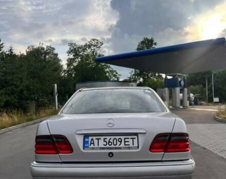 Сірий Мерседес Е-Клас, об'ємом двигуна 2 л та пробігом 345 тис. км за 3500 $, фото 1 на Automoto.ua
