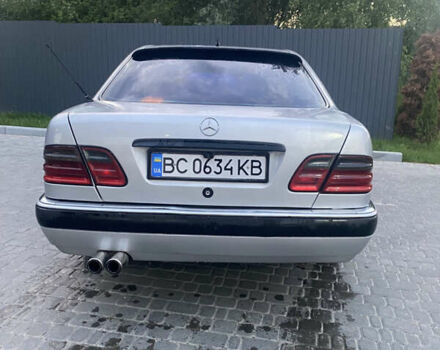 Сірий Мерседес Е-Клас, об'ємом двигуна 2 л та пробігом 433 тис. км за 2999 $, фото 8 на Automoto.ua