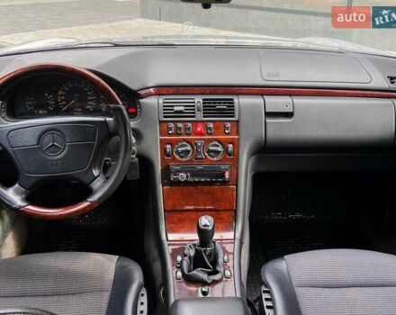 Серый Мерседес Е-Класс, объемом двигателя 2.3 л и пробегом 346 тыс. км за 4550 $, фото 9 на Automoto.ua