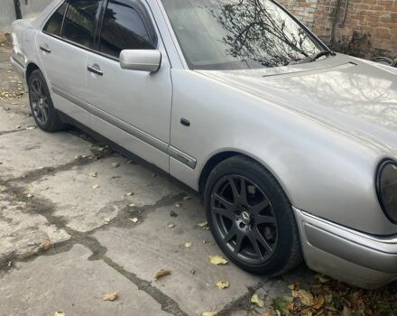 Сірий Мерседес Е-Клас, об'ємом двигуна 0 л та пробігом 325 тис. км за 3700 $, фото 1 на Automoto.ua