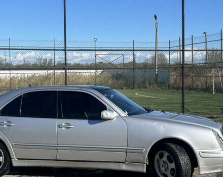 Сірий Мерседес Е-Клас, об'ємом двигуна 2.2 л та пробігом 300 тис. км за 3000 $, фото 8 на Automoto.ua