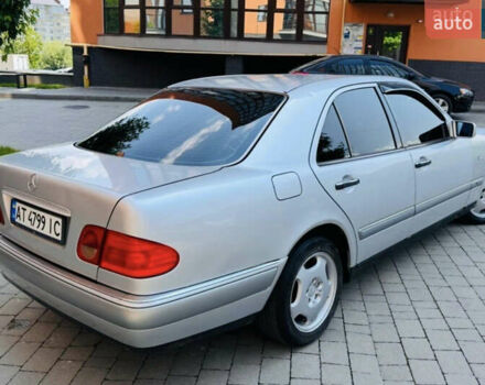 Серый Мерседес Е-Класс, объемом двигателя 2 л и пробегом 322 тыс. км за 3250 $, фото 2 на Automoto.ua