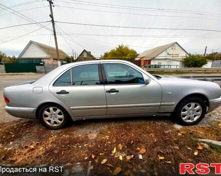 Серый Мерседес Е-Класс, объемом двигателя 2 л и пробегом 466 тыс. км за 4300 $, фото 1 на Automoto.ua