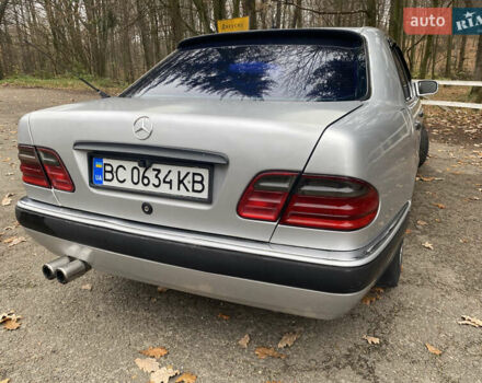 Серый Мерседес Е-Класс, объемом двигателя 2 л и пробегом 450 тыс. км за 2999 $, фото 6 на Automoto.ua