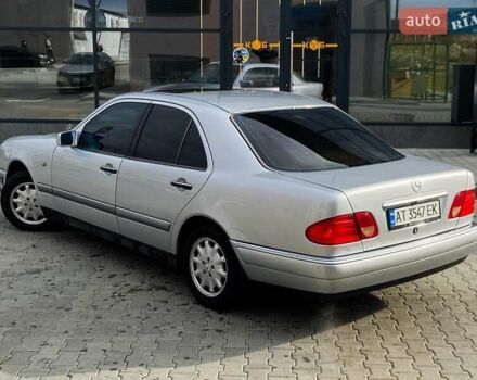 Серый Мерседес Е-Класс, объемом двигателя 2.3 л и пробегом 346 тыс. км за 4550 $, фото 8 на Automoto.ua