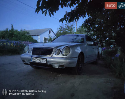 Серый Мерседес Е-Класс, объемом двигателя 2.3 л и пробегом 276 тыс. км за 3100 $, фото 1 на Automoto.ua