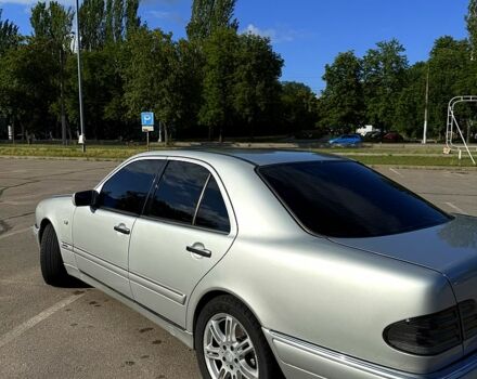 Серый Мерседес Е-Класс, объемом двигателя 3.2 л и пробегом 0 тыс. км за 4000 $, фото 3 на Automoto.ua