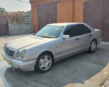 Серый Мерседес Е-Класс, объемом двигателя 2 л и пробегом 210 тыс. км за 2500 $, фото 5 на Automoto.ua